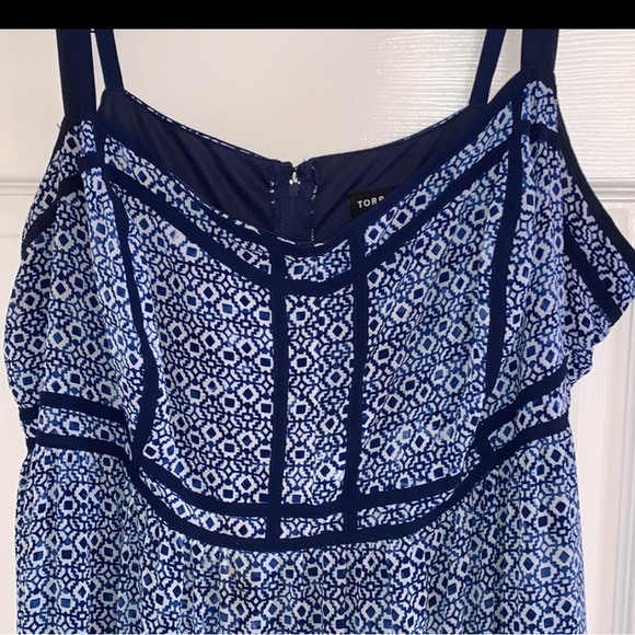 ♥️TORRID Geo Print Blue Maxie Dress - Picture 6 of 8